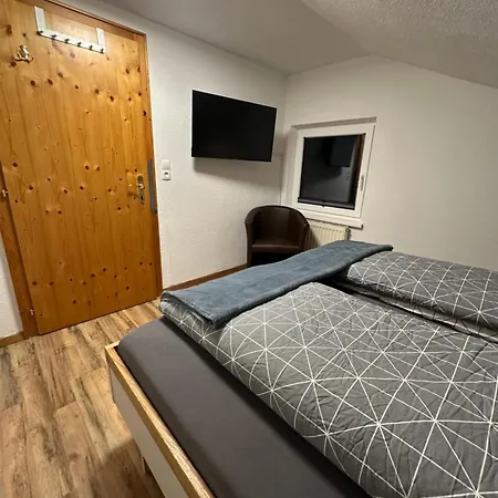 Neunerhof アパート イェルツェンス